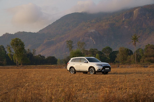 Mitsubishi Outlander 2025: Giá lăn bánh và chi tiết thông số kỹ thuật