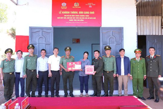 Lâm Đồng bàn giao 5 căn nhà cho người dân khó khăn