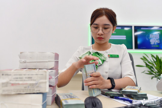 Lãi suất ngân hàng tháng 12/2025: 27 nhà băng đồng loạt tăng, mức cao nhất 7,2%/năm