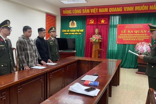 Công an thành phố Huế khởi tố 2 đối tượng về hành vi tàng trữ trái phép vũ khí quân dụng