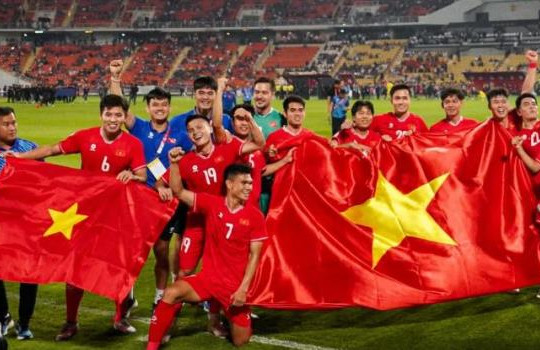 FIFA tôn vinh bóng đá Việt Nam sau hành trình chinh phục rực rỡ trong năm 2025