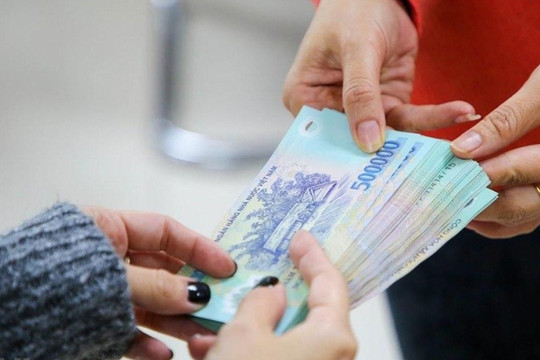 Chuyển công tác giữa năm, nhận tiền thưởng ở đơn vị nào?