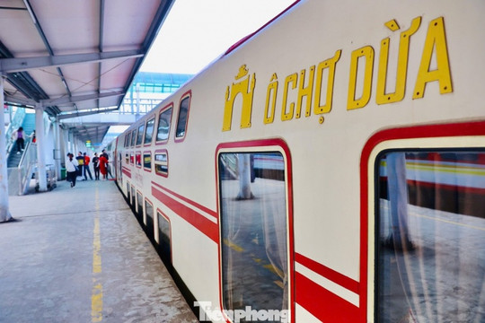 Hà Nội 5 cửa ô: Chuyến tàu di sản nối nhịp Thăng Long - Kinh Bắc ngày đầu năm mới