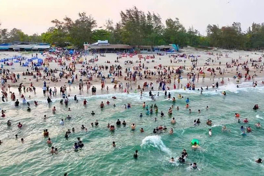 Du lịch biển Lâm Đồng sôi động những ngày đầu năm mới