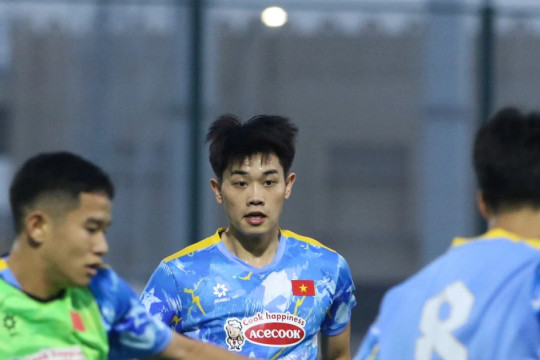 Thầy trò ông Kim Sang-sik tập buổi đầu tiên ở Saudi Arabia, đặt mục tiêu có điểm ngày ra quân VCK U23 châu Á