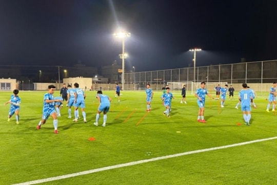 U23 Việt Nam rèn quân buổi đầu tại Ả Rập Xê Út: HLV Kim Sang Sik siết chặt hàng thủ