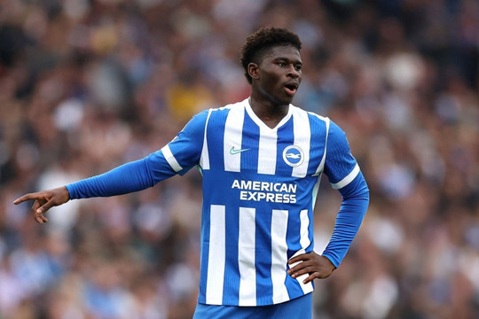 Man Utd sẵn sàng phá kỷ lục 115 triệu bảng chiêu mộ Carlos Baleba và động thái của Kobbie Mainoo