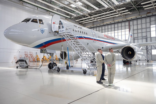 Nga ra mắt hệ thống điện tử hàng không nội địa cho Tu-214 thách thức vị thế của Mỹ