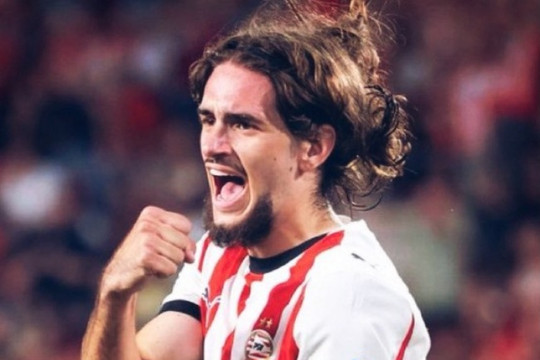 Liverpool để mắt 'đá tảng' Yarek Gasiorowski sau thất bại gây sốc tại Anfield