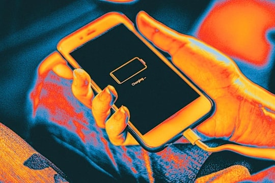 Tại sao iPhone hiển thị pin 0%? Giải mã nguyên nhân kỹ thuật và rủi ro từ linh kiện lạ