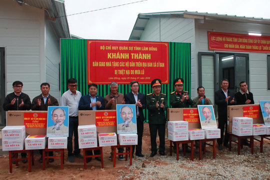Bộ Chỉ huy quân sự Lâm Đồng bàn giao 4 căn nhà trong “Chiến dịch Quang Trung”