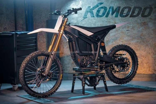 Cào cào điện Talaria Komodo ra mắt, giá 150 triệu đồng