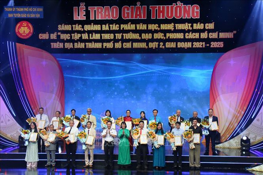 Chính sách khuyến khích phát triển văn học