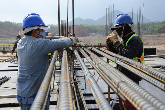 Giá thép hôm nay 5/1: Thị trường trong nước ổn định, thép cây Thượng Hải giảm nhẹ