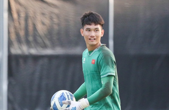 Thủ môn Đình Hải bay xuyên đêm hội quân cùng U23 Việt Nam trước giờ đấu U23 Jordan