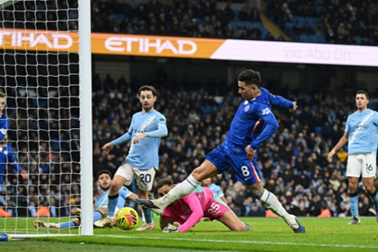 Enzo Fernandez tỏa sáng phút 90+4: Chelsea giật lại một điểm kịch tính từ tay Man City