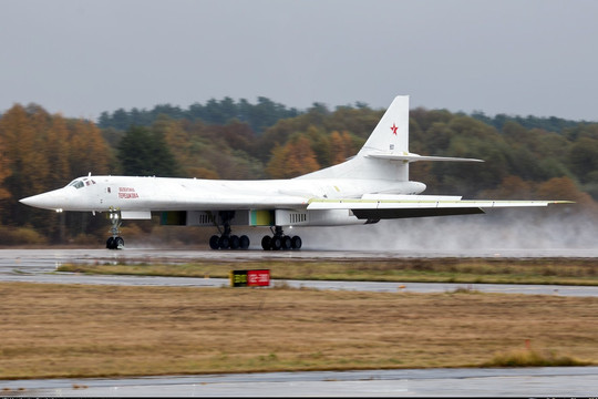 Nga tiếp nhận hai oanh tạc cơ chiến lược Tu-160M sau nhiều lần trì hoãn