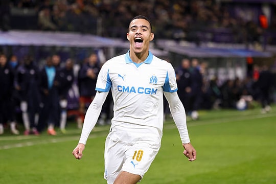 Barcelona dùng chiêu trao đổi cầu thủ vụ Greenwood: Man Utd đối mặt cú sốc tài chính kép