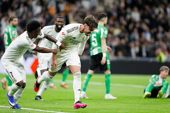 Vinicius Junior chấp nhận nhún nhường để gắn bó lâu dài cùng Real Madrid