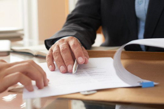 Người lao động cần ký hợp đồng để bảo vệ quyền lợi của mình