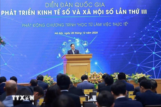 Đẩy mạnh chuyển đổi số toàn diện, lấy người dân và doanh nghiệp làm trung tâm