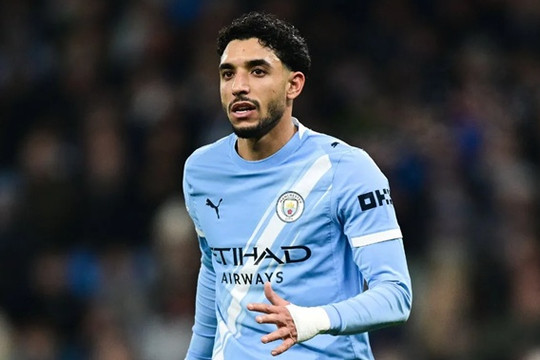 Tottenham cân nhắc đổi Destiny Udogie lấy Omar Marmoush để cứu vãn mùa giải