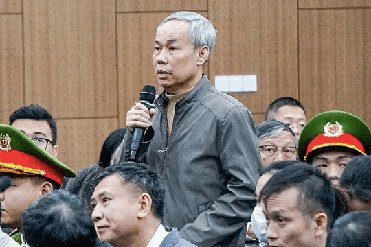 Hai cựu Phó Cục trưởng Cục An toàn thực phẩm khai dùng tiền hối lộ để làm từ thiện