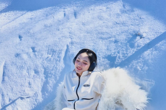 Cappadocia Thổ Nhĩ Kỳ: Ngắm xứ sở thần tiên tuyết phủ từ khinh khí cầu cùng Hương Giang