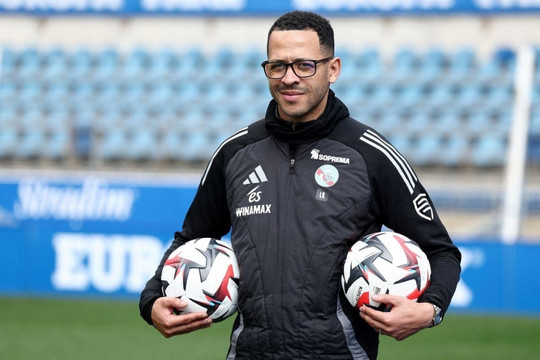 Liam Rosenior chính thức xác nhận đạt thỏa thuận dẫn dắt Chelsea thay Enzo Maresca