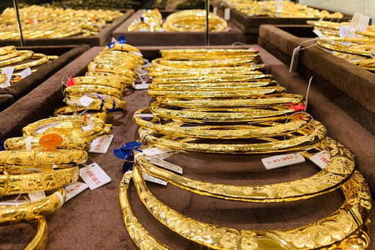 Giá vàng hôm nay 7/1: Vàng nhẫn 158,5 triệu đồng, SJC tăng mạnh