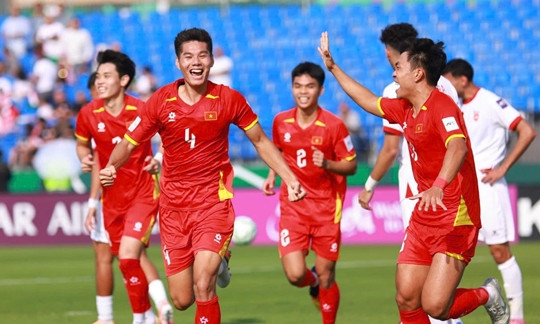 U23 Việt Nam hạ Jordan 2-0: Chủ tịch VFF Trần Quốc Tuấn chúc mừng thầy trò Kim Sang-sik