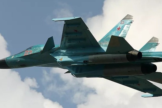 Phân tích sức mạnh máy bay ném bom Su-34 và bom lượn UMPK của Nga