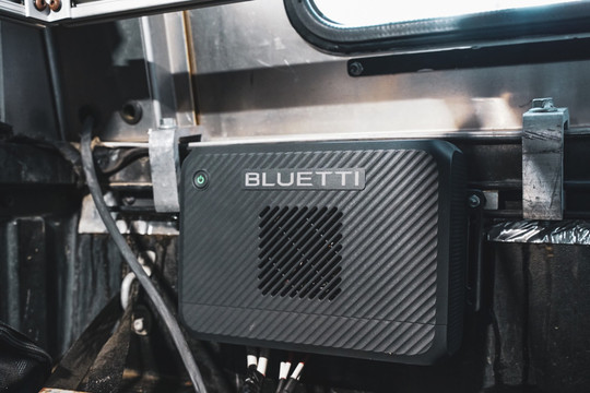 Bluetti ra mắt Charger 2: Trạm sạc xe hơi và năng lượng mặt trời công suất 1.200W