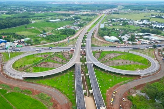 Đẩy nhanh tiến độ 8 dự án giao thông trọng điểm kết nối sân bay Long Thành trước năm 2026