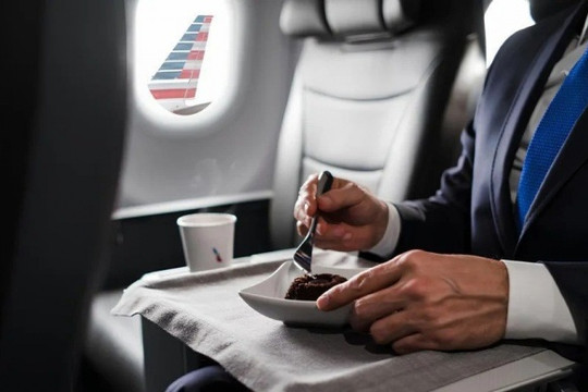 United Airlines: Tranh cãi suất ăn hạng nhất bị ví như thịt in 3D