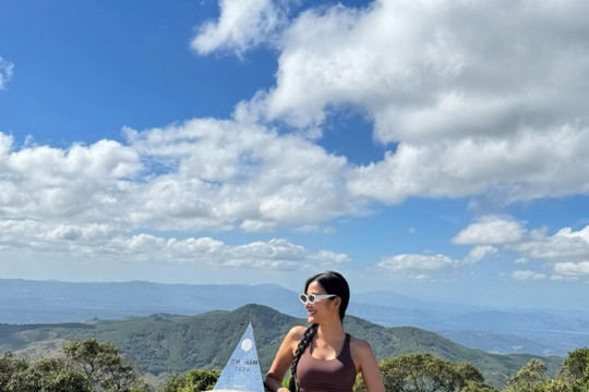 Gia Lai: Hoàng Thùy trekking 8 tiếng chinh phục đỉnh Chư Nâm cao 1.472m