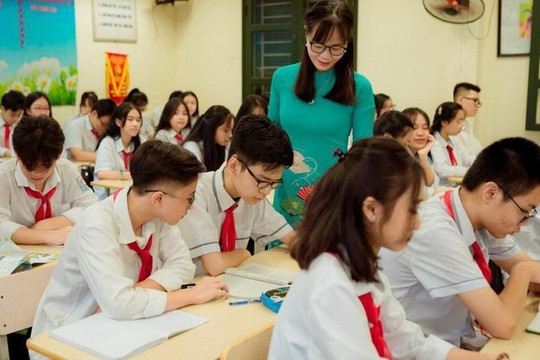 Xét tuyển giáo viên hợp đồng THCS, cần bằng đại học hay thạc sĩ?