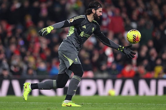 Chấm điểm Liverpool hòa Arsenal: Alisson rực sáng, Kerkez "khóa chặt" Bukayo Saka