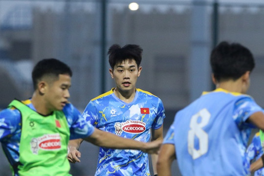 U23 Việt Nam nhường sân tập cho Barca và đón tin vui từ tiền đạo Thanh Nhàn