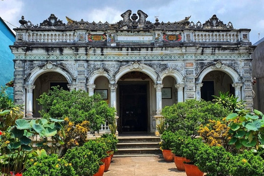 Nhà cổ Huỳnh Thủy Lê: Dấu ấn kiến trúc Đông - Tây và chuyện tình Người tình nổi tiếng