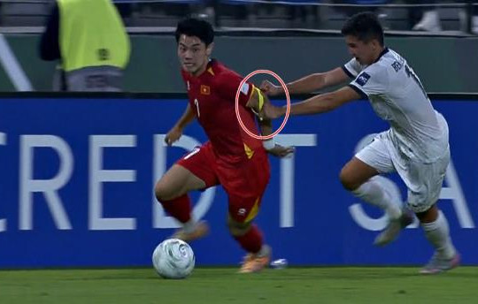 U23 Việt Nam hạ Kyrgyzstan 2-1: Đình Bắc đáp trả ngọt ngào sau sự cố hy hữu