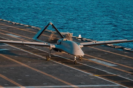 Thổ Nhĩ Kỳ đề xuất trang bị UAV Bayraktar TB3 cho tàu khu trục Nhật Bản