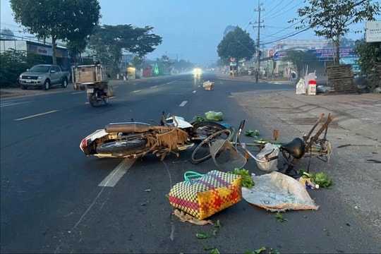 Xã Thuận An xe mô tô va chạm xe đạp, một phụ nữ tử vong