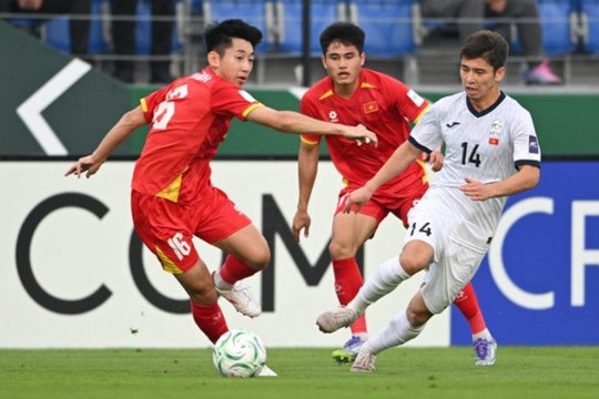 U23 Việt Nam và vũ khí bóng chết: Báo Hàn Quốc nể phục chiến thuật của HLV Kim Sang Sik