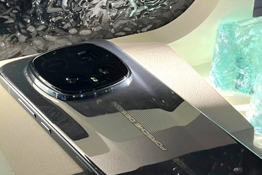 Honor Magic 8 RSR Porsche Design lộ diện: Thiết kế sang trọng và camera đột phá