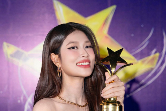 Đoàn Thiên Ân giành giải Nữ diễn viên được yêu thích nhất: Thanh Thủy xúc động chúc mừng