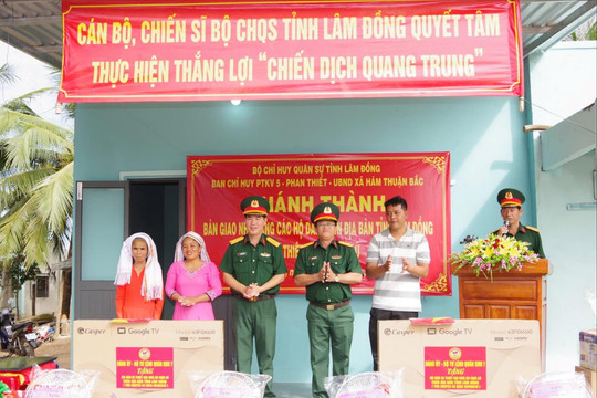 Bàn giao 2 căn nhà "Chiến dịch Quang Trung" tại Hàm Thuận Bắc