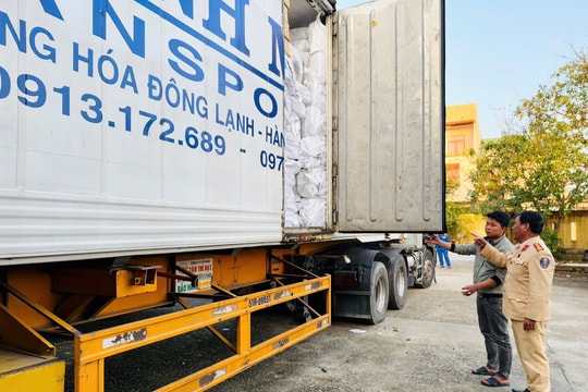 Huế: Phát hiện hai vụ vận chuyển hàng chục tấn hàng hóa không hóa đơn chứng từ