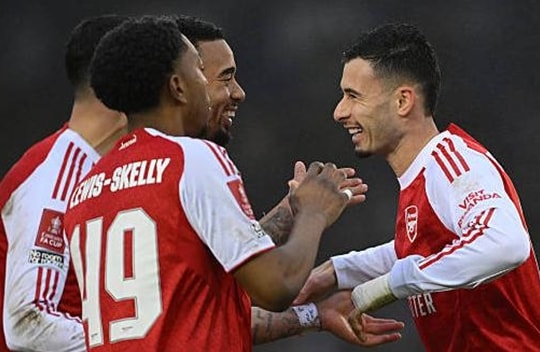 Gabriel Martinelli lập hat-trick giúp Arsenal ngược dòng thắng Portsmouth 4-1 tại FA Cup