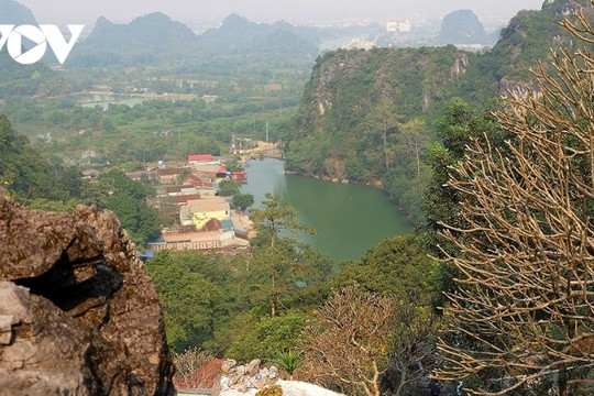 Chùa Hương: Hành trình khám phá Động Tuyết Sơn và cung đường trekking giữa rừng mơ cổ